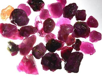 Ct.. 109,50 ruwe robijn Tanzania - Exemplaar- 21.9 g