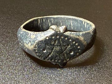 Middeleeuwen, kruisvaardersperiode Bronzen belangrijke ring