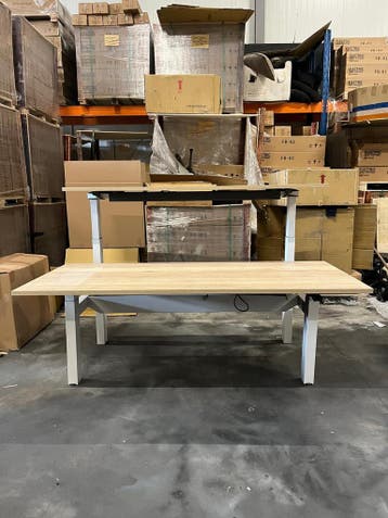Steelcase Ology Duo Zit Sta Bureau - Nieuwe Bureaubladen, Huis en Inrichting, Bureaus, Verzenden, In hoogte verstelbaar, Zo goed als nieuw