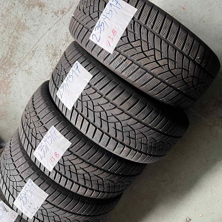 4 x Goodyear UltraGrip 235-45-17 Winterbanden 7mm, Auto-onderdelen, Banden en Velgen, 17 inch, Winterbanden, 235 mm, Personenwagen