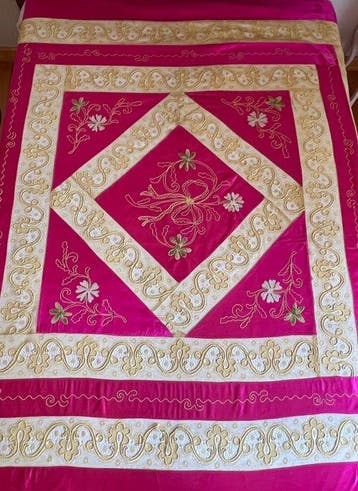 Isabelijnse sprei van zijde en kant, met de hand geborduurd,