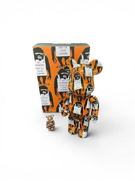 Medicom Toy - Be@rbrick 400% & 100% Banksy MONKEY SIGN, Antiek en Kunst, Kunst | Designobjecten