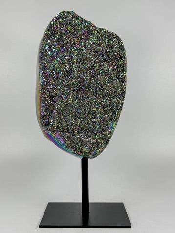 Titanium Aura Agaat Geode op standaard – 1226 gr – 22 cm