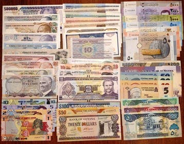 Wereld. - 45 Banknotes (in sets) - 1970/2019 (Zonder, Postzegels en Munten, Bankbiljetten | Europa | Niet-Eurobiljetten