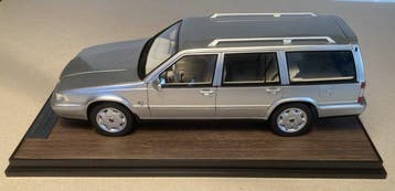 Radscale/DNA 1:18 - Modelauto - Volvo 960 Estate, Nieuw