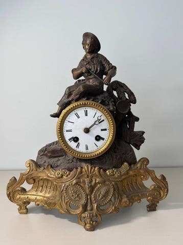 Figurale pendule - Antique mantel clock - Boy - Jugendstil -
