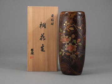Exquisite Kaga Makie Paulownia Wood Vase - Traditional