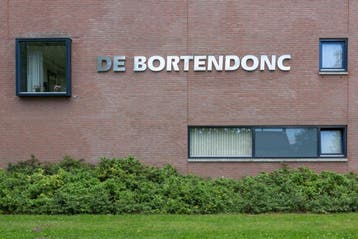 Te huur: Appartement Adriaan Roland Holstlaan in Roosendaal, Noord-Brabant, Roosendaal, Appartement