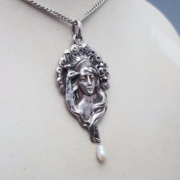 Zilver, Art Nouveau, Pauw + jonge dame - Ketting met hanger