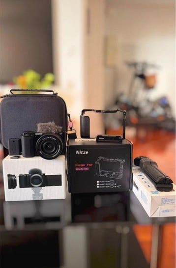 Sony ZV-E10 + objectif E PZ 16-50 mm OSS II Digitale compact, Nieuw