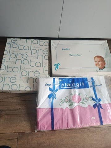 Frankrijk katoen, wol Oud babytrousseau uit de jaren 1970 –