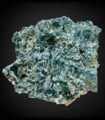 Zeldzaam groen apatiet-specimen uit Skardu, Pakistan