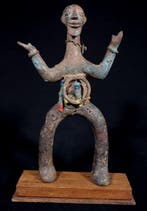 Figuur - Zeldzaam popje op een sokkel - bronzen - Namji - 26, Antiek en Kunst, Kunst | Niet-Westerse kunst