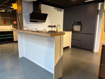 Showr keuken, greeploos, composiet blad, incl apparaten, Ophalen, Wit, Enkelwandige keuken, Hoogglans of Gelakt