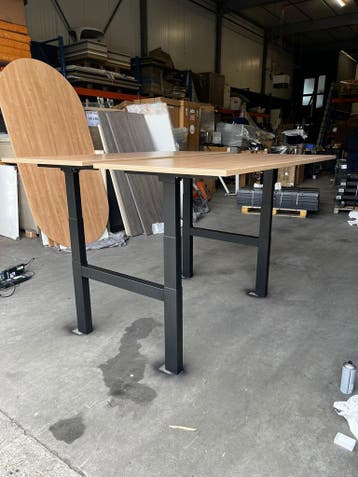 Duo Zit Sta Bureau Van Ahrend - Refurbished - Nieuwe bladen, Huis en Inrichting, Bureaus, Verzenden, In hoogte verstelbaar, Zo goed als nieuw