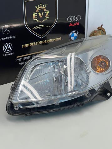 Dacia Sandero 1.2i koplamp links voor bj.2009 art.8200733878, Gebruikt, Dacia