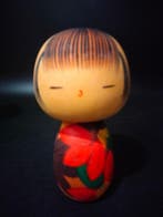 Yuji Kawase - Beeldje, Verfijnde vintage kokeshi “Yamazato”, Antiek en Kunst