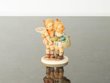 Goebel - M.I. Hummel - Figuur - Hausmütterchen Letzte