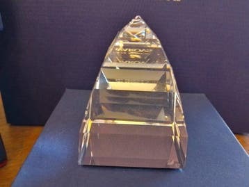 Swarovski - Beeldje - Papier piramide - Kristal, Antiek en Kunst