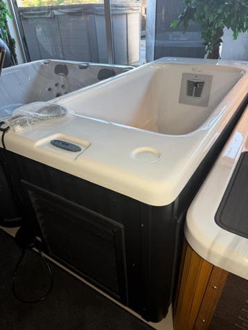 Showroom model Ijsbad ACTIE!, Nieuw