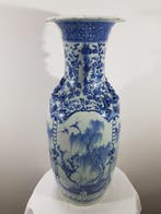 Een zeer grote Chinese vaas uit de Qing-dynastie, 19e eeuw,