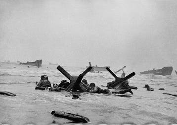 Robert Capa (1913–1954) - US troops assault Omaha Beach