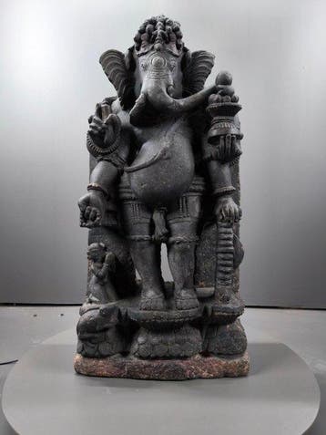 Odisha (voorheen Orissa), Oost-India Donkere steen met