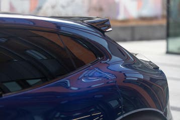 Dit betreft een Ferrari Purosangue carbon kofferbak dak, Verzenden