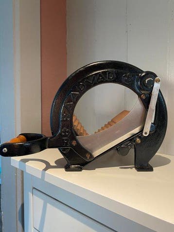 Raadvad - Ove Larsen - Broodsnijmachine - 294 - Gietijzer