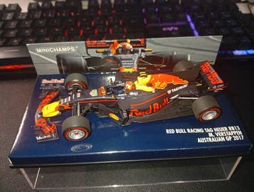 Minichamps 1:43 - Model raceauto - F1Red Bull Racing Tag, Hobby en Vrije tijd, Modelauto's | 1:5 tot 1:12, Nieuw