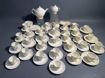 Wedgwood - Tafelservies voor 12 (69) - Keramiek, Porselein