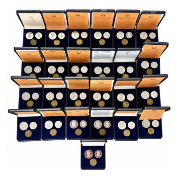 Nederland. 25x 1980 Throne Change Double Portrait Sets –, Postzegels en Munten