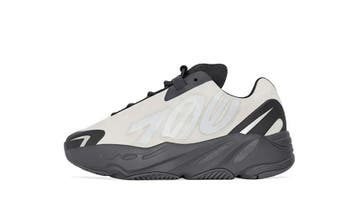 Yeezy Boost 700 MNVN Bone (Kids), Nieuw