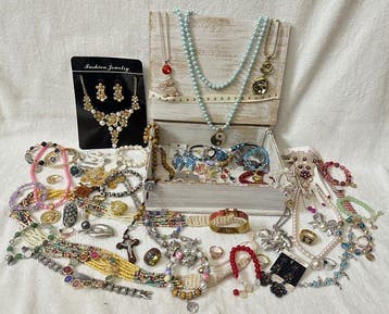 Themacollectie - Een grote collectie armbanden en - anillos