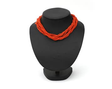 Collier van 5 bloedkoralen strengen aan 14 krt. bolsluiting, Gebruikt