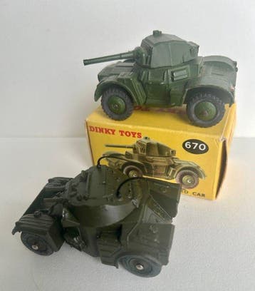 Dinky Toys 1:43 - Modelauto (2) - Armoured Car 670 boxed and, Nieuw