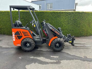 Veiling: Kniklader Castloaders 825D Diesel 25pk 2022, Ophalen, Wiellader of Shovel