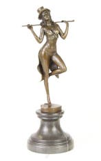 Figuur - A BRONZE SCULPTURE OF A REVUE DANCER - Brons