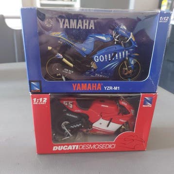 New Ray 1:12 - Model motorfiets (2) - Yamaha YZR-M1, Nieuw