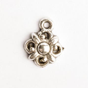 6 x bedel bloem zilver kleur 14,5  x 11 mm oogje: 1,5mm, Ophalen of Verzenden, Nieuw, Bedel