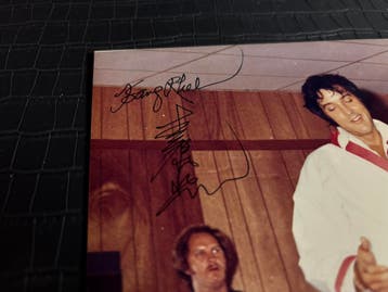 Elvis Presley - Gesigneerde foto Kang Rhee, Ophalen of Verzenden, Zo goed als nieuw, Foto of Kaart, Gesigneerd