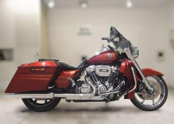 Harley-Davidson - FLHRSE5 - CVO - Road King - 1800 cc - 2013