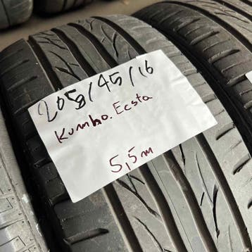 2 x Kumho Ecsta 205-45-16 Zomerbanden 5,5mm, Gebruikt, 16 inch, Band(en), Personenwagen
