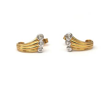 Een paar 18 krt. geelgouden oorstekers met diamant, Sieraden, Tassen en Uiterlijk, Oorbellen, Gebruikt