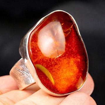 Zilveren ring met rood en oranje amber: kracht en, Nieuw