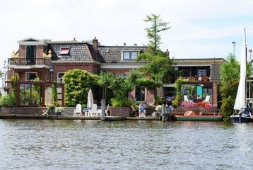 Tijdelijk te HUUR COMFORT GEMEUB WONING  Fryslân. v.a. 15-8, Direct bij eigenaar, Tussenwoning, Friesland