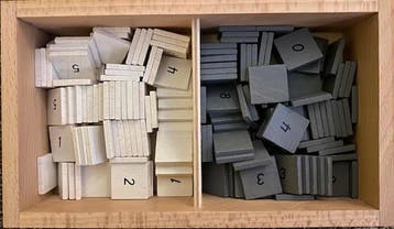 Montessori kistje met grijze en witte fiches met cijfers, Verzenden, Nieuw