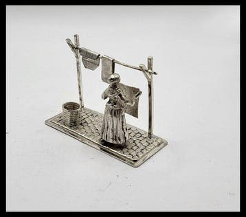 Miniatuur beeldje - Prachtige zilveren miniatuur Vrouw