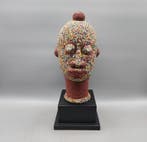 Magnifique Tete perlée - sculptuur - Bamileke - Kameroen, Antiek en Kunst