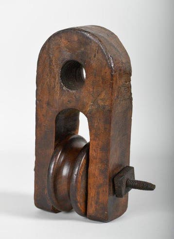 Antieke houten hijskatrol of hijsblok, Nederland, 19e eeuw.